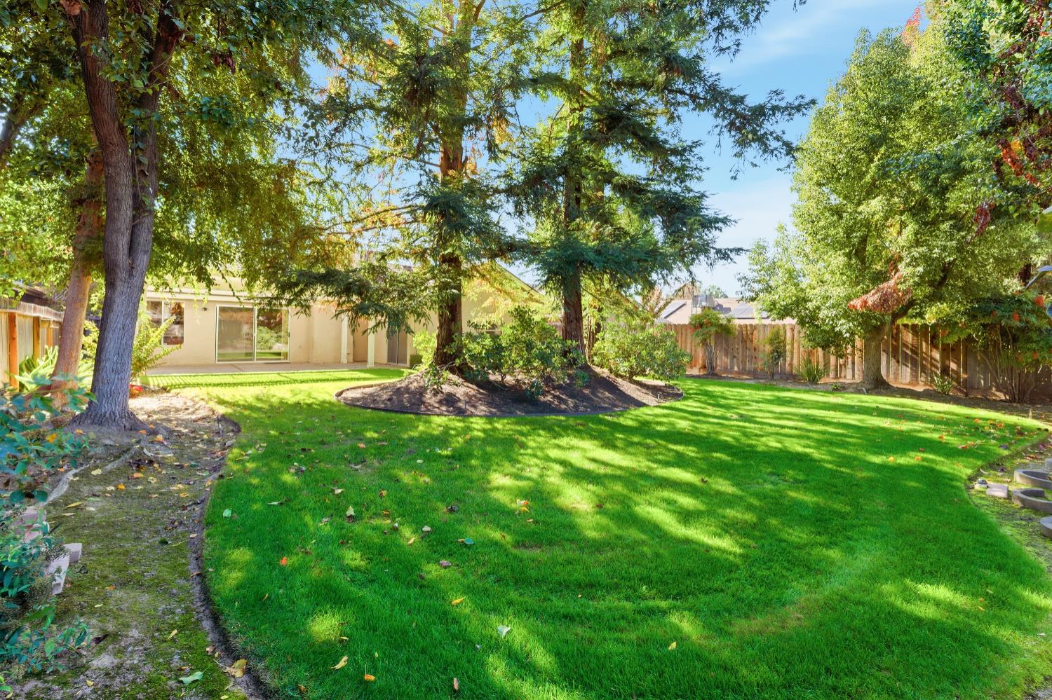 3282 W Spruce Ave, Fresno, CA 93711