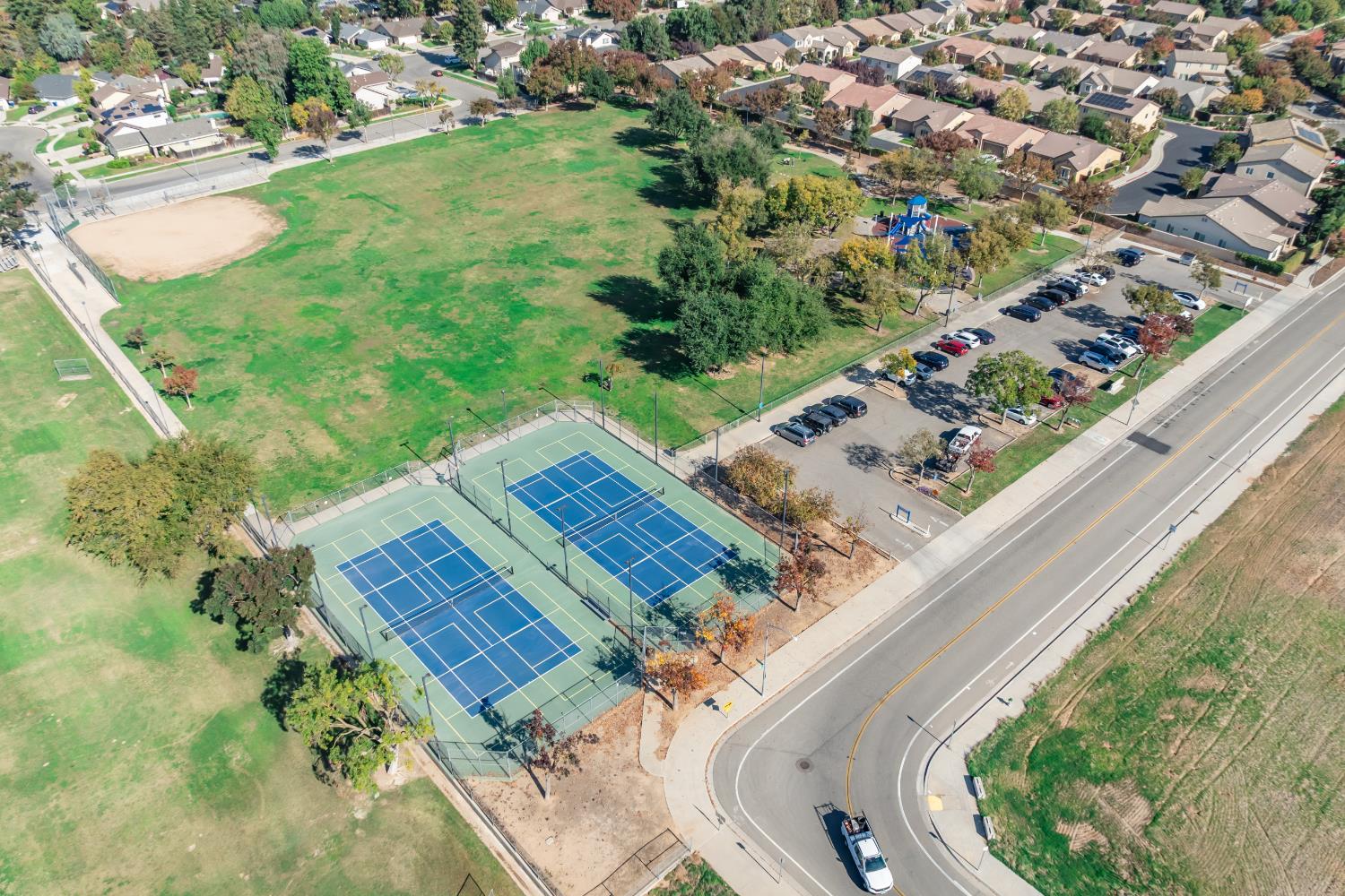 3282 W Spruce Ave, Fresno, CA 93711