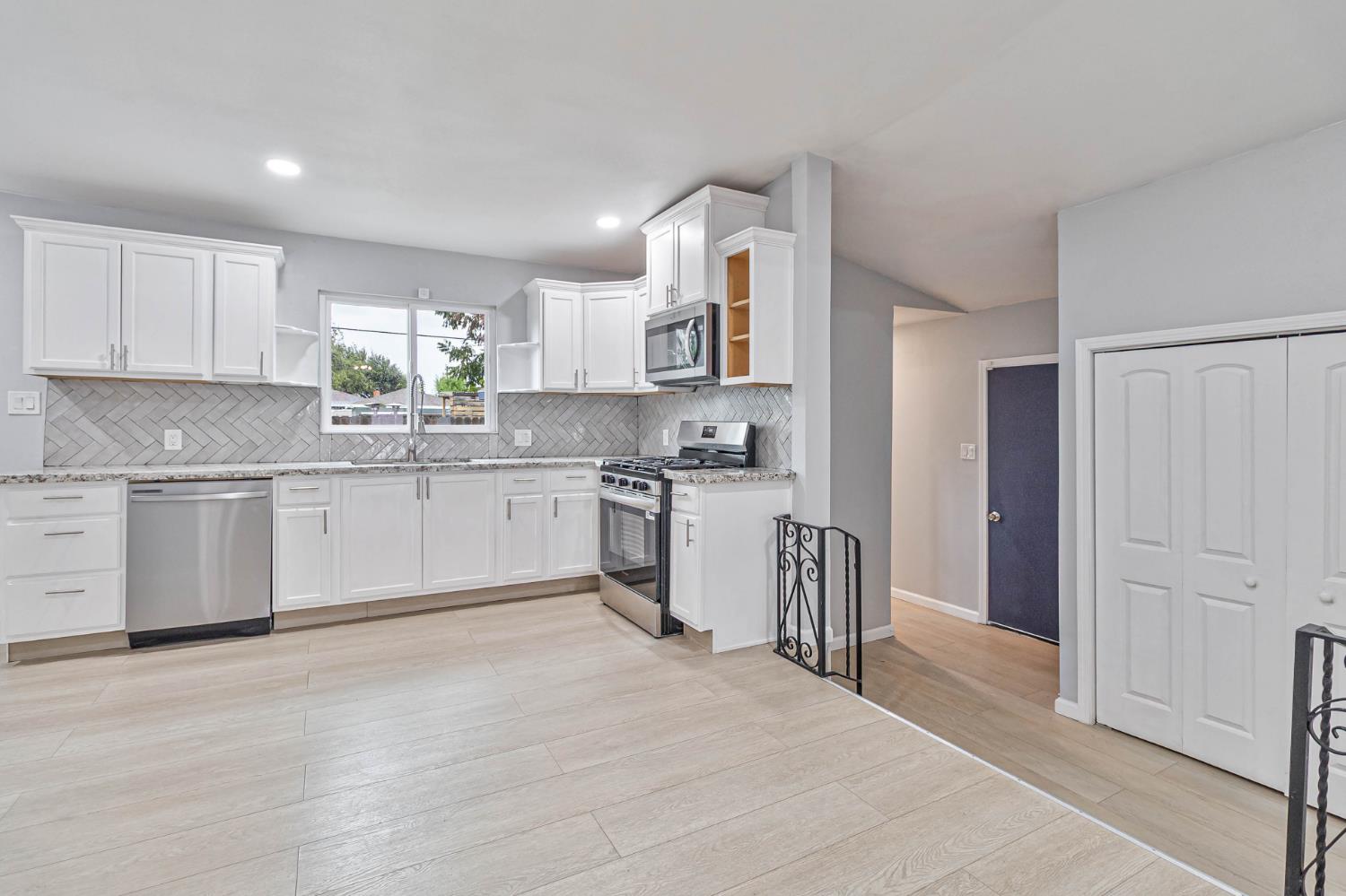 934 W Terrace Ave, Fresno, CA 93705