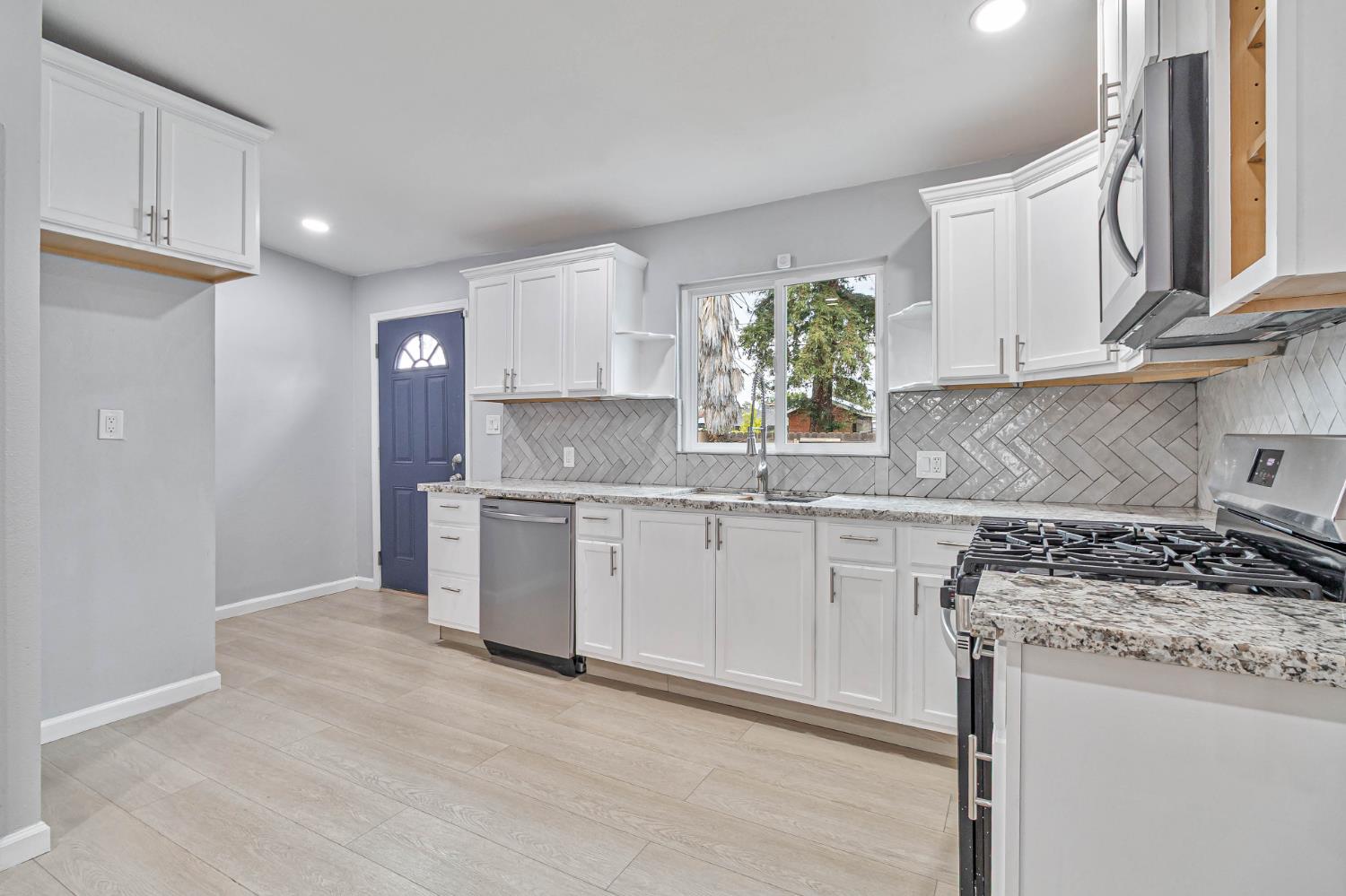 934 W Terrace Ave, Fresno, CA 93705