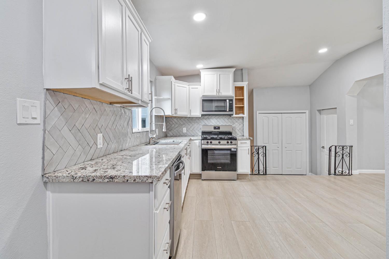 934 W Terrace Ave, Fresno, CA 93705