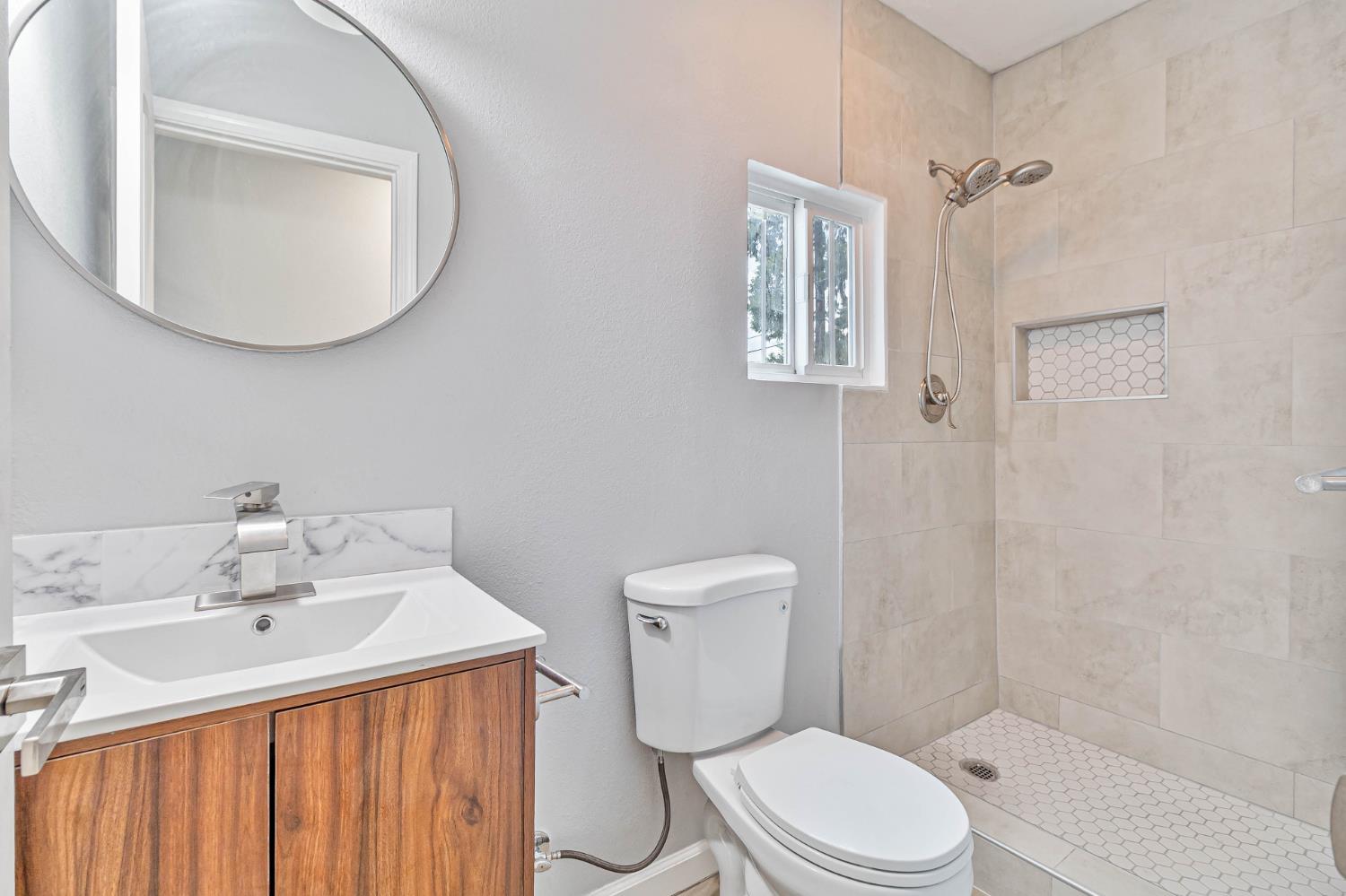 934 W Terrace Ave, Fresno, CA 93705