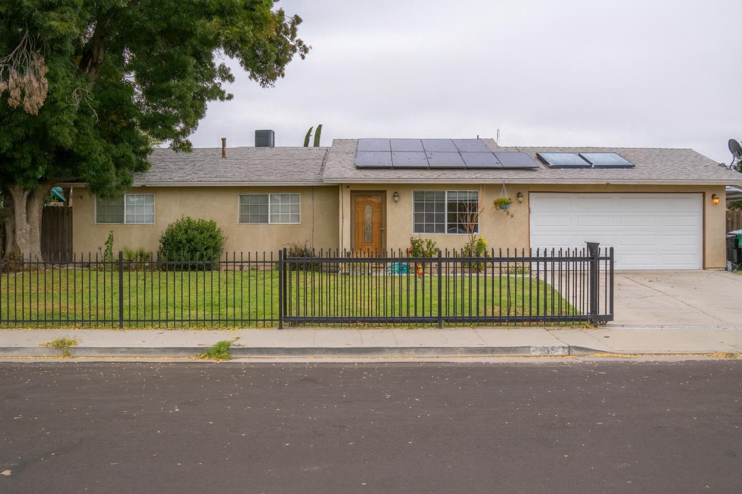 559 Perry Ave, Corcoran, CA 93212