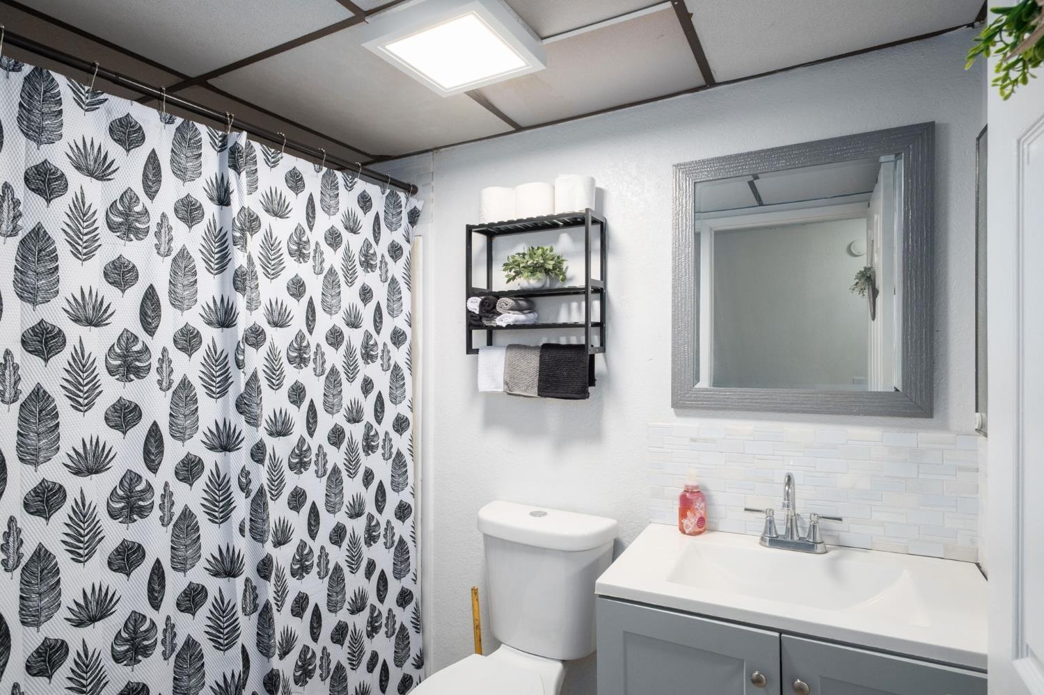 2575 S Willow Ave #44, Fresno, CA 93725