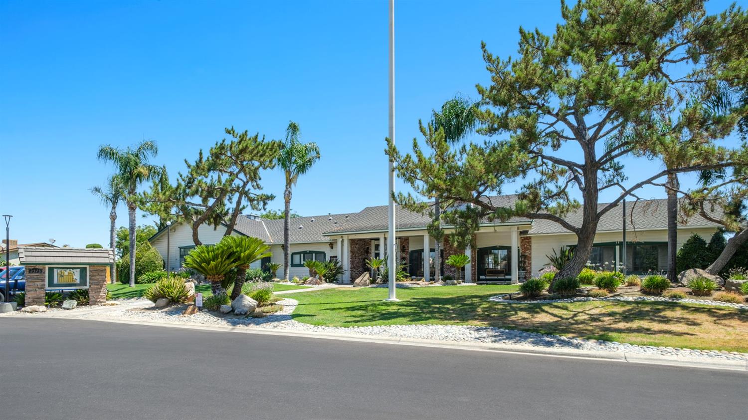 2575 S Willow Ave #44, Fresno, CA 93725