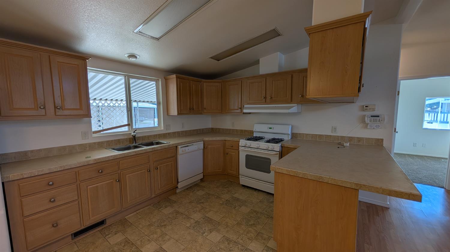 1218 E Cleveland Ave #83, Madera, CA 93638