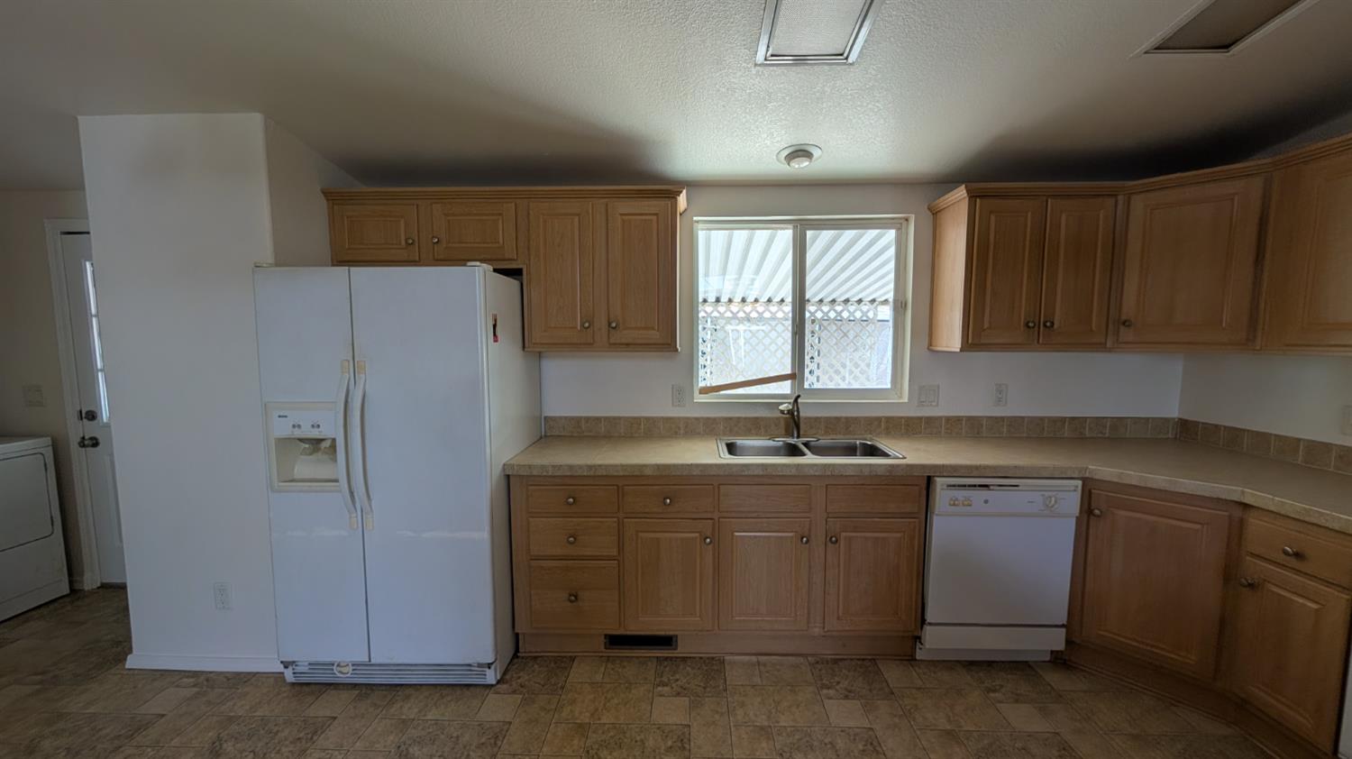 1218 E Cleveland Ave #83, Madera, CA 93638