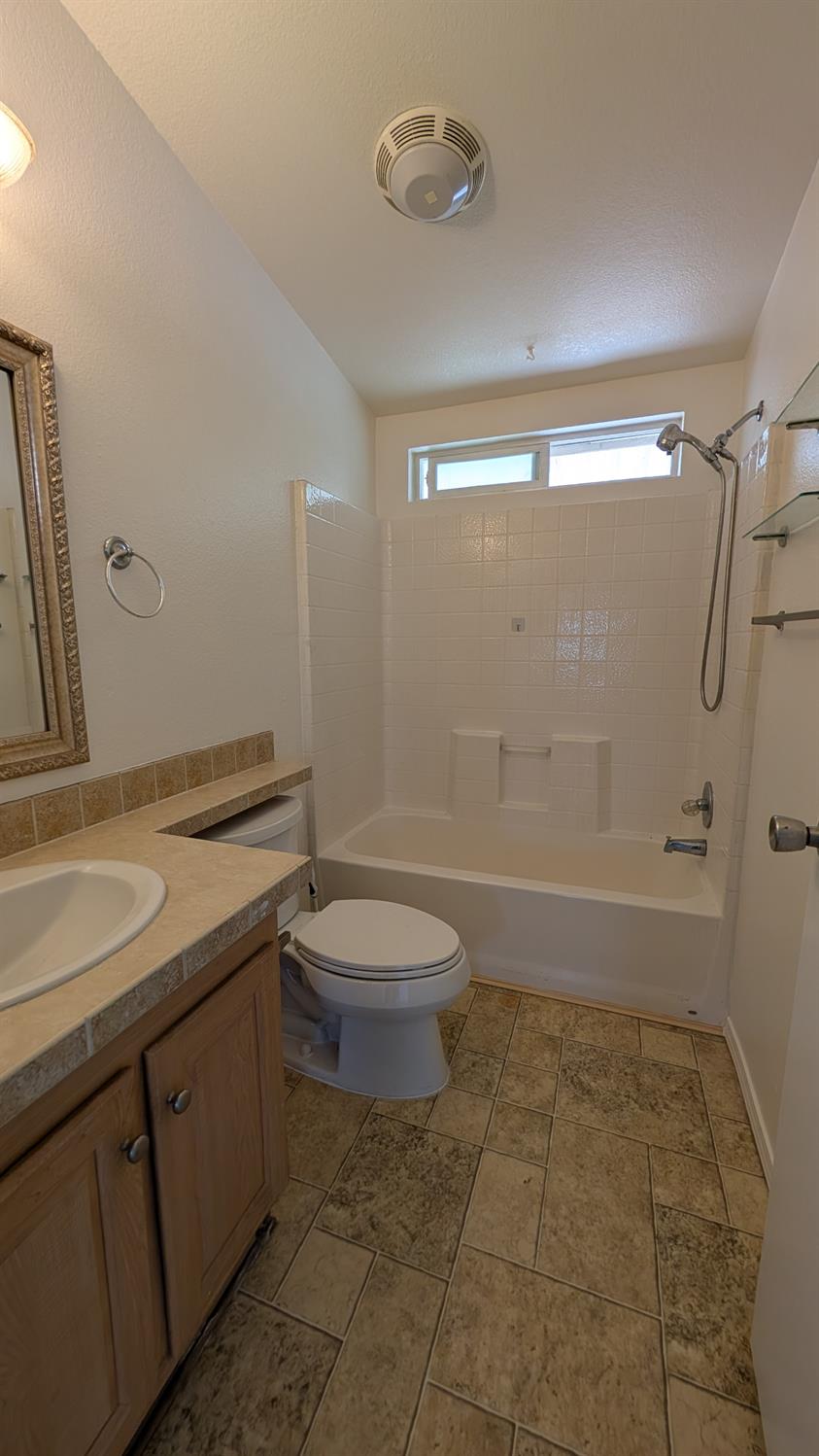 1218 E Cleveland Ave #83, Madera, CA 93638