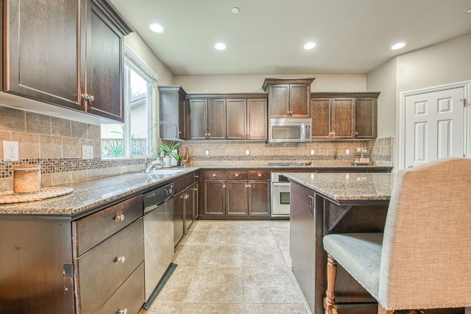 7141 N Lead Ave, Fresno, CA 93711