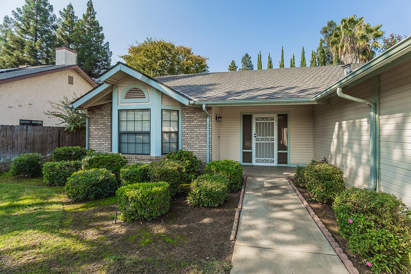 6447 N Vagedes Ave, Fresno, CA 93711
