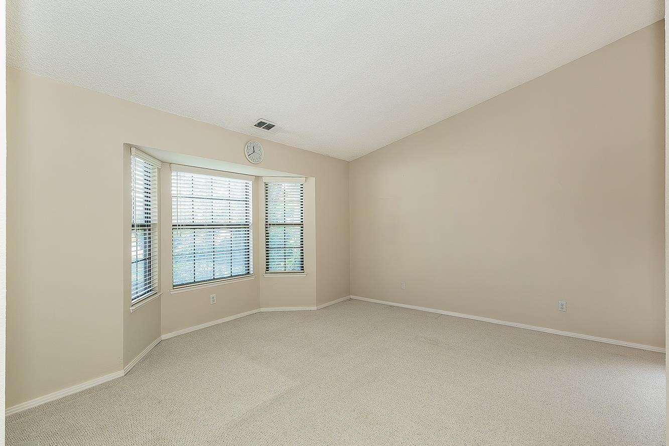 6447 N Vagedes Ave, Fresno, CA 93711