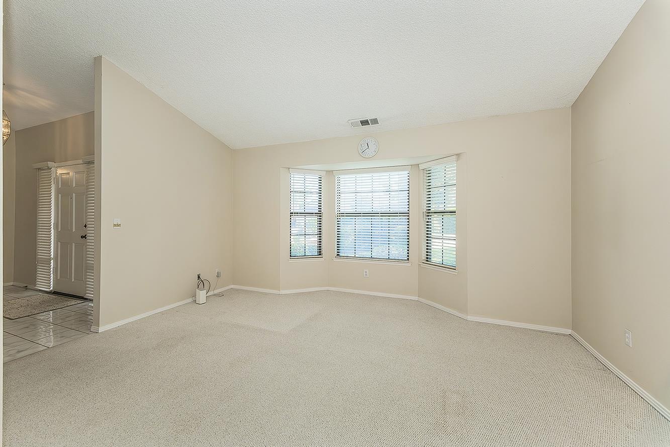 6447 N Vagedes Ave, Fresno, CA 93711