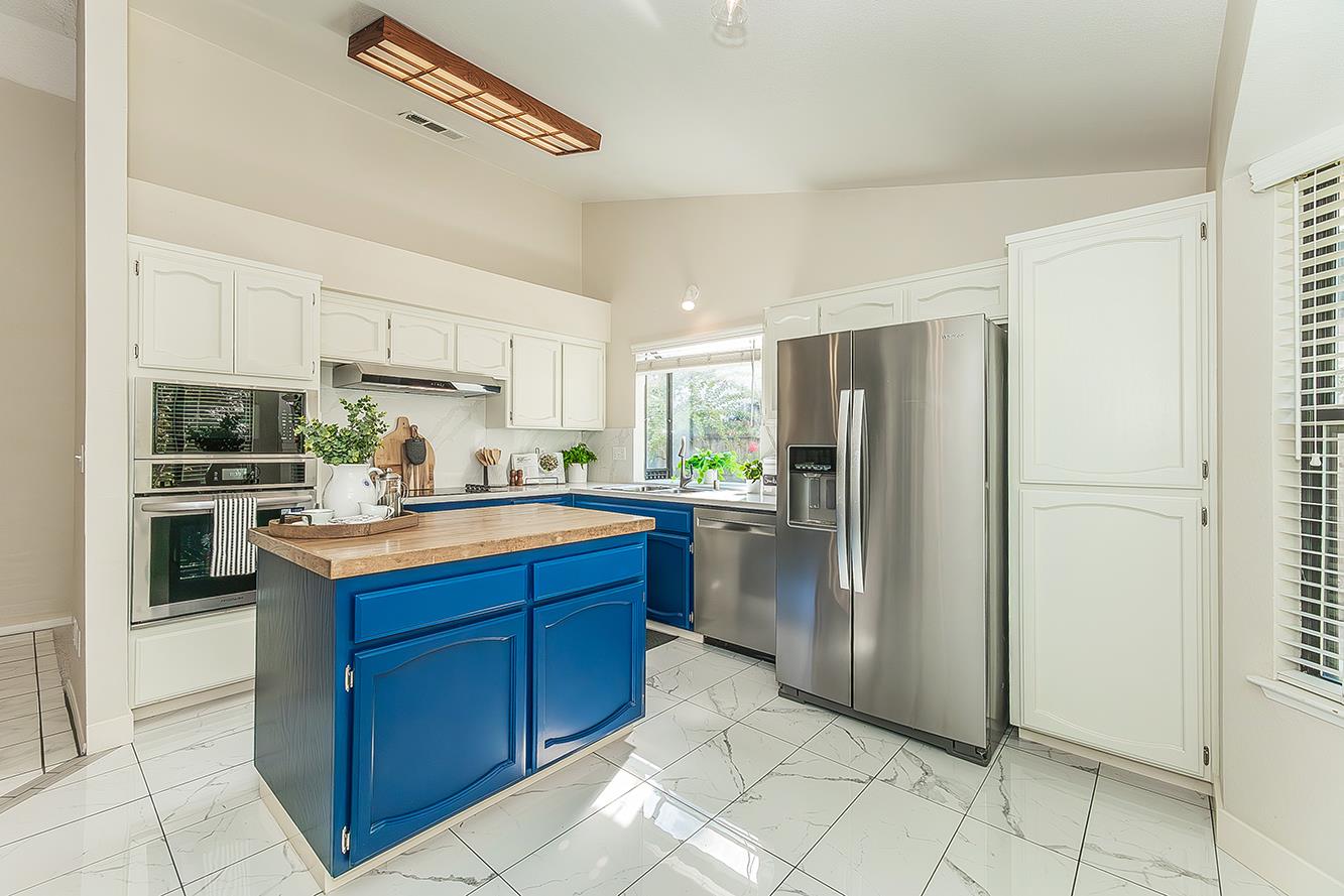 6447 N Vagedes Ave, Fresno, CA 93711