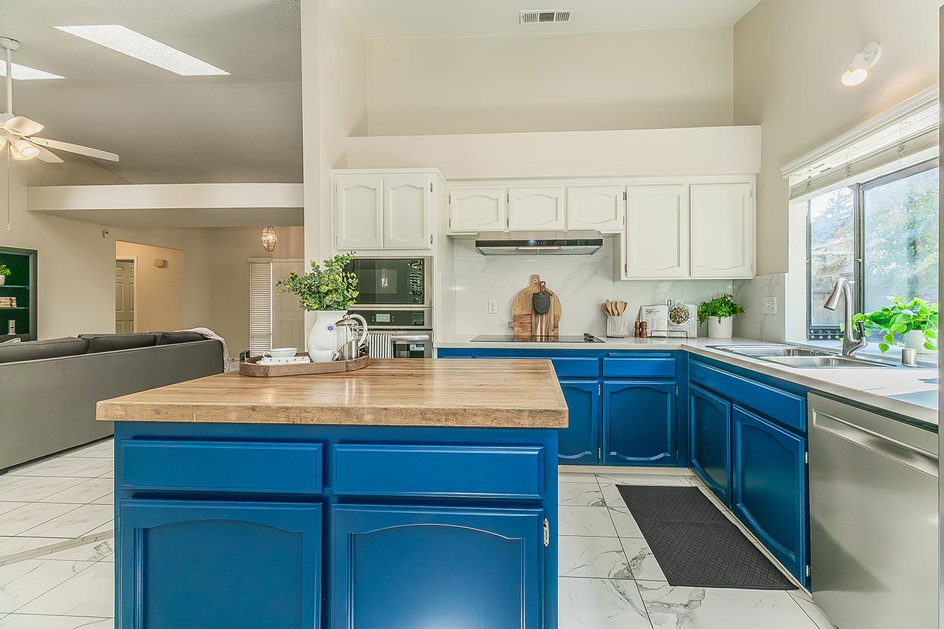 6447 N Vagedes Ave, Fresno, CA 93711