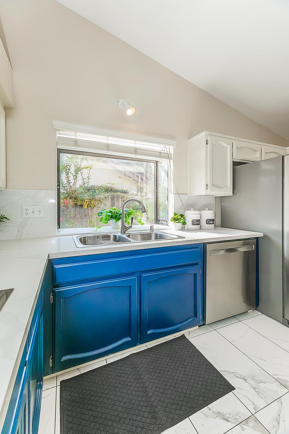 6447 N Vagedes Ave, Fresno, CA 93711