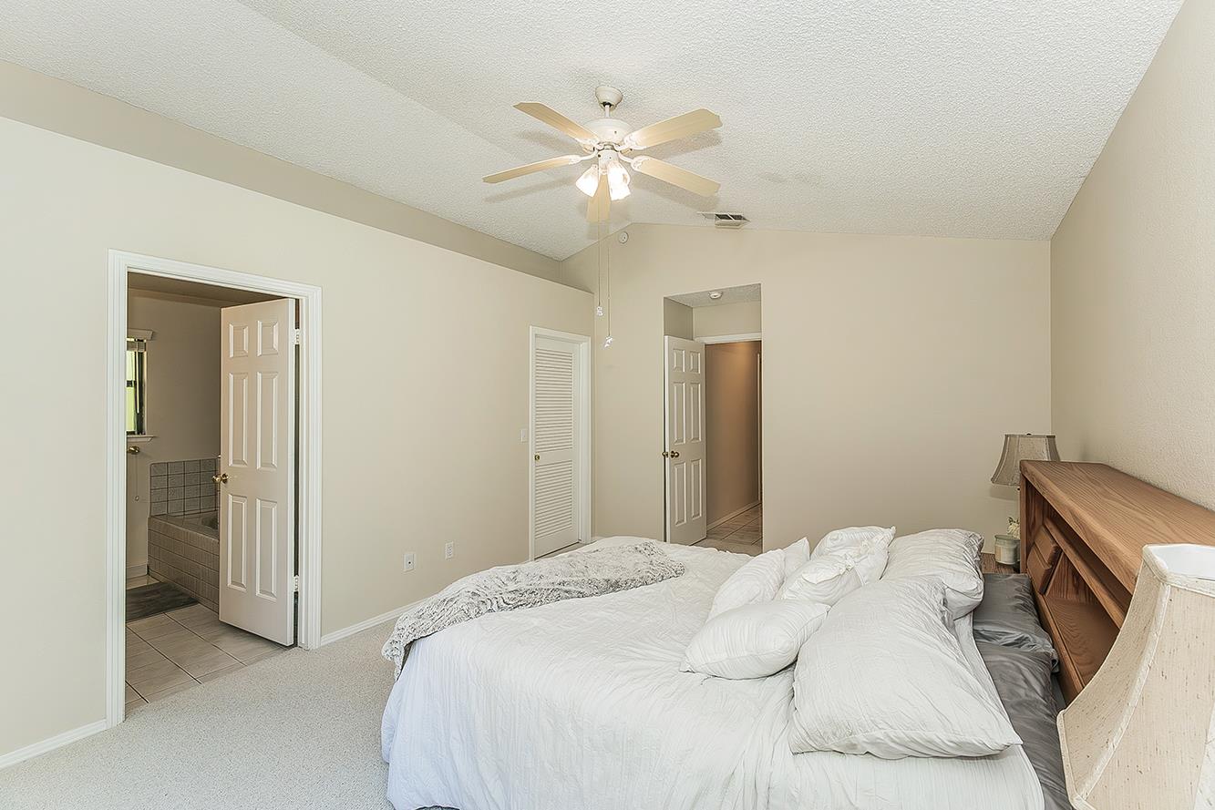 6447 N Vagedes Ave, Fresno, CA 93711