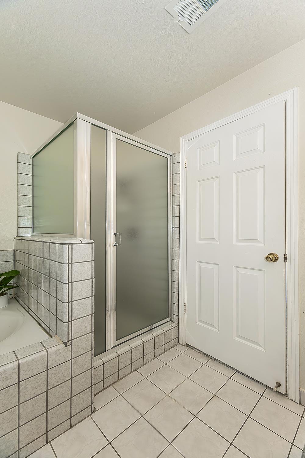 6447 N Vagedes Ave, Fresno, CA 93711