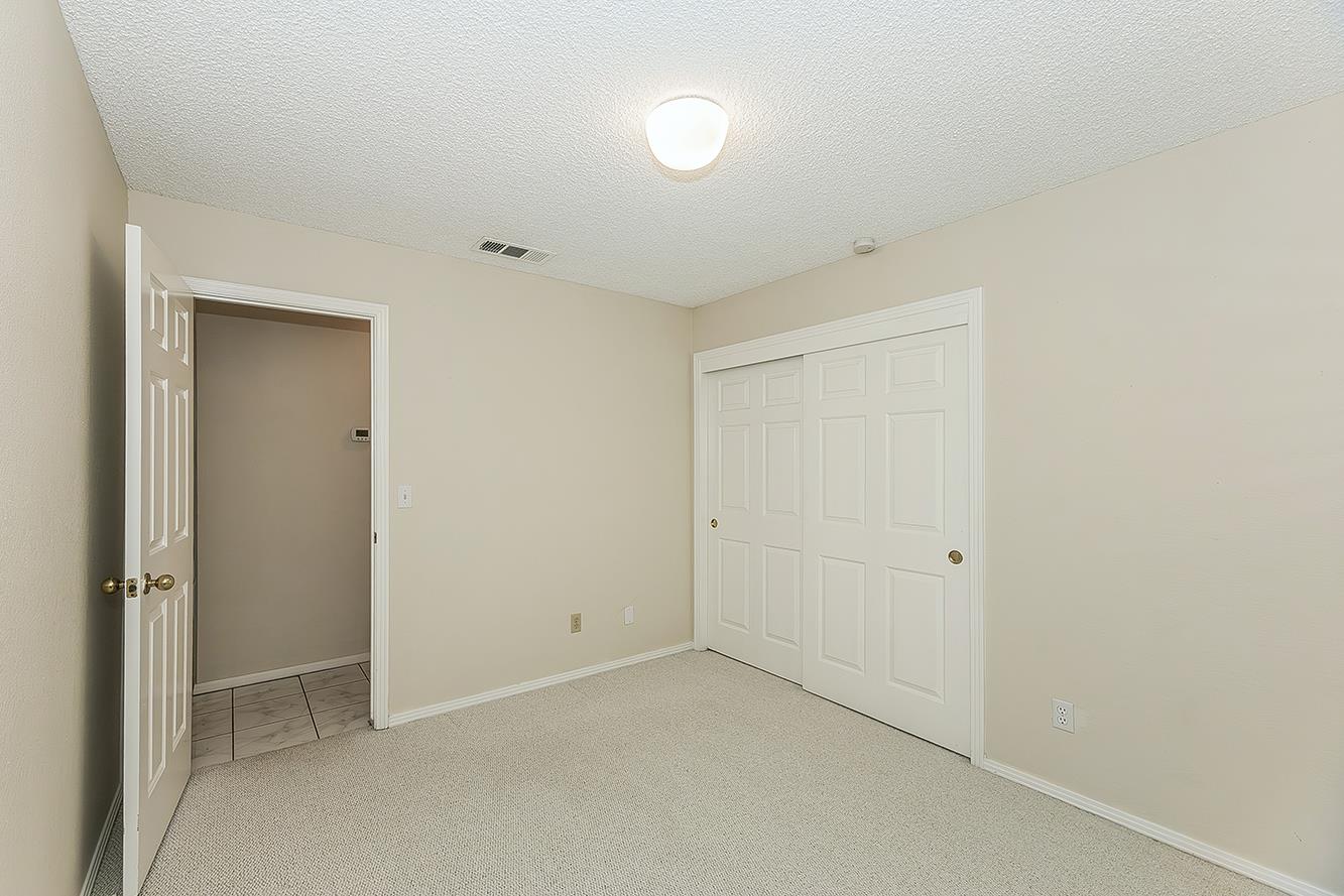 6447 N Vagedes Ave, Fresno, CA 93711