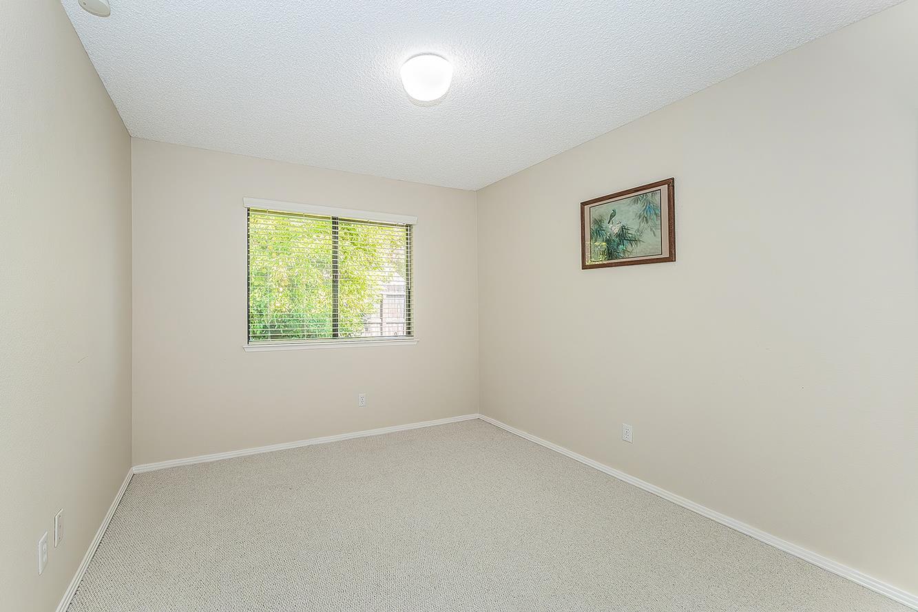 6447 N Vagedes Ave, Fresno, CA 93711