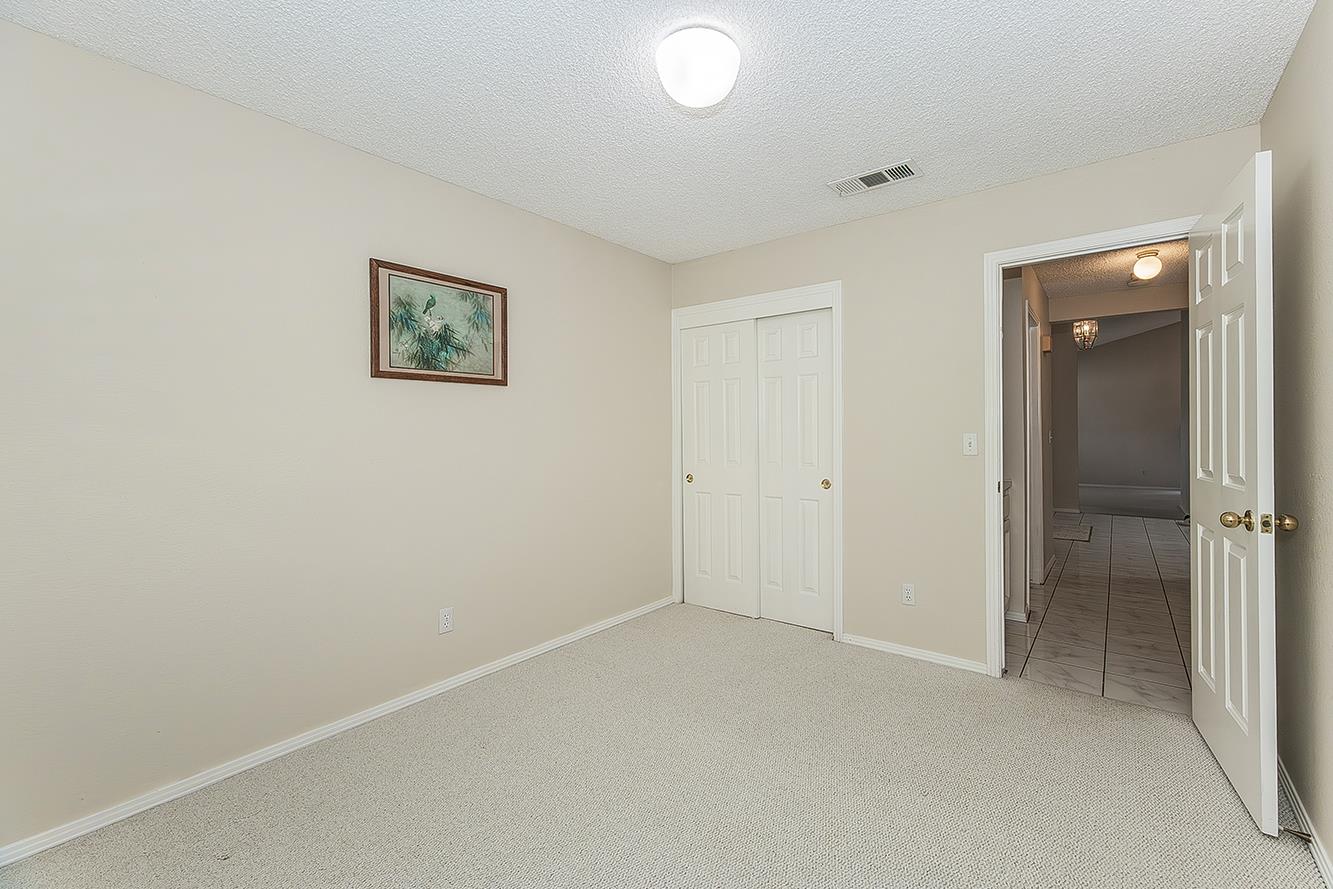 6447 N Vagedes Ave, Fresno, CA 93711