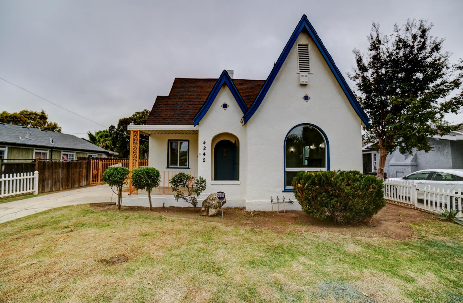 4242 E Illinois Ave, Fresno, CA 93702