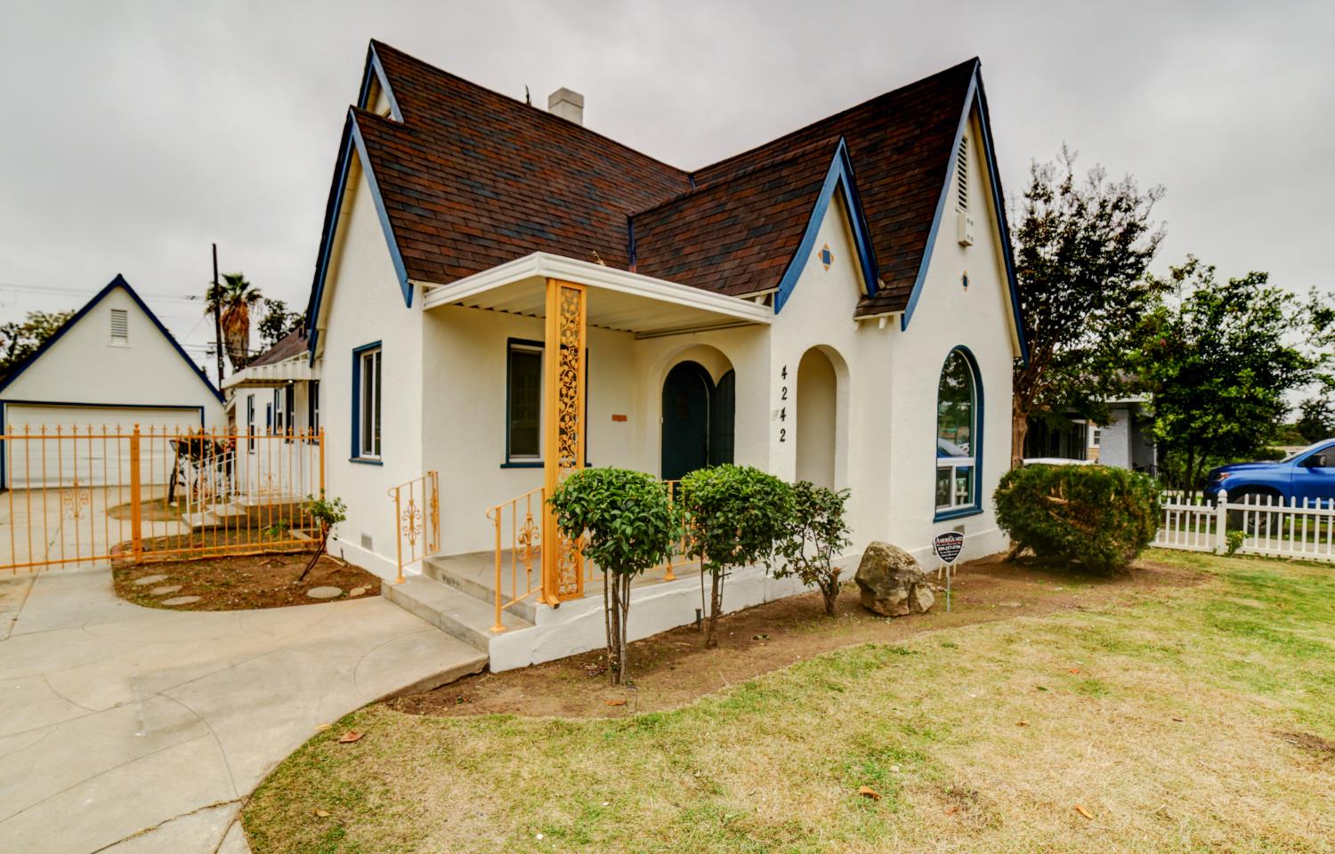 4242 E Illinois Ave, Fresno, CA 93702