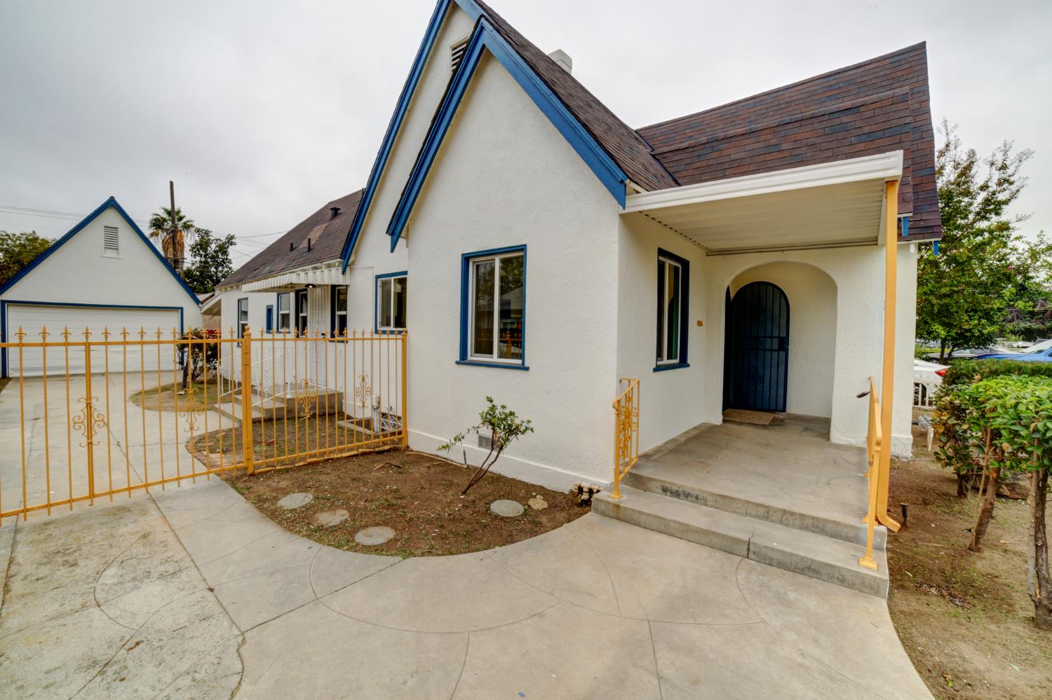 4242 E Illinois Ave, Fresno, CA 93702