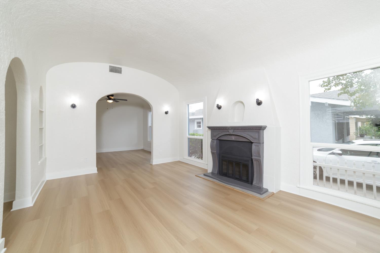 4242 E Illinois Ave, Fresno, CA 93702