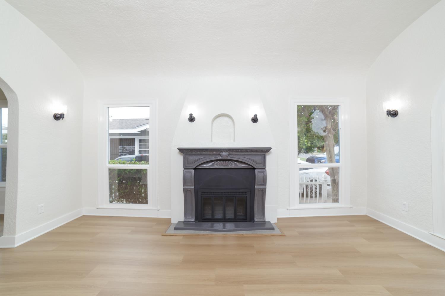 4242 E Illinois Ave, Fresno, CA 93702