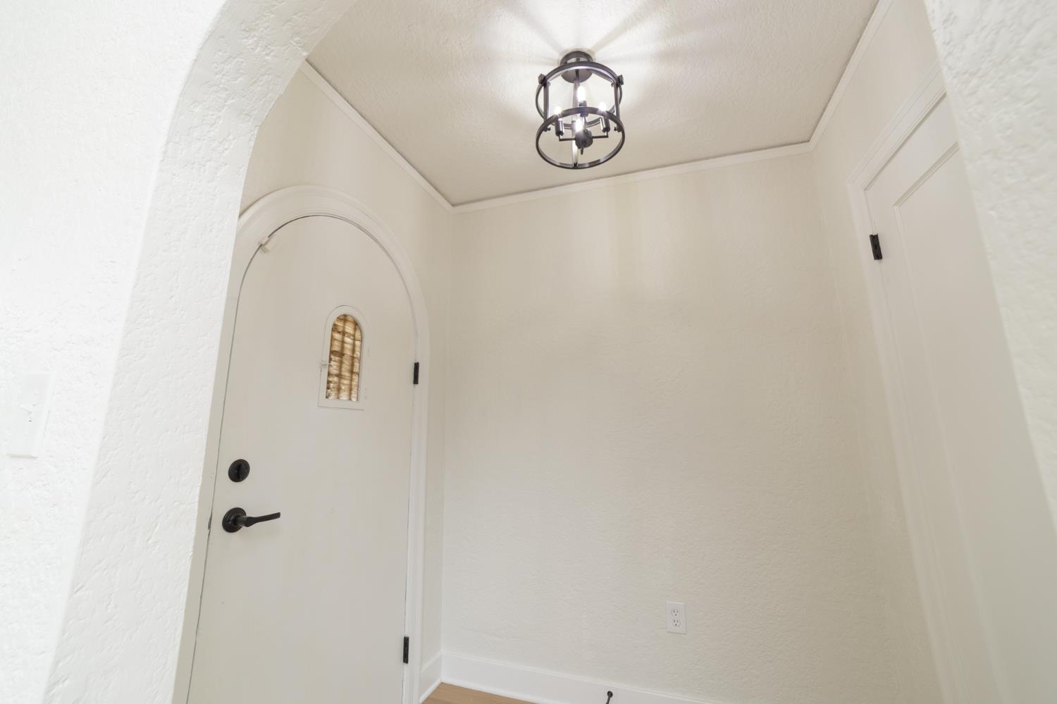 4242 E Illinois Ave, Fresno, CA 93702