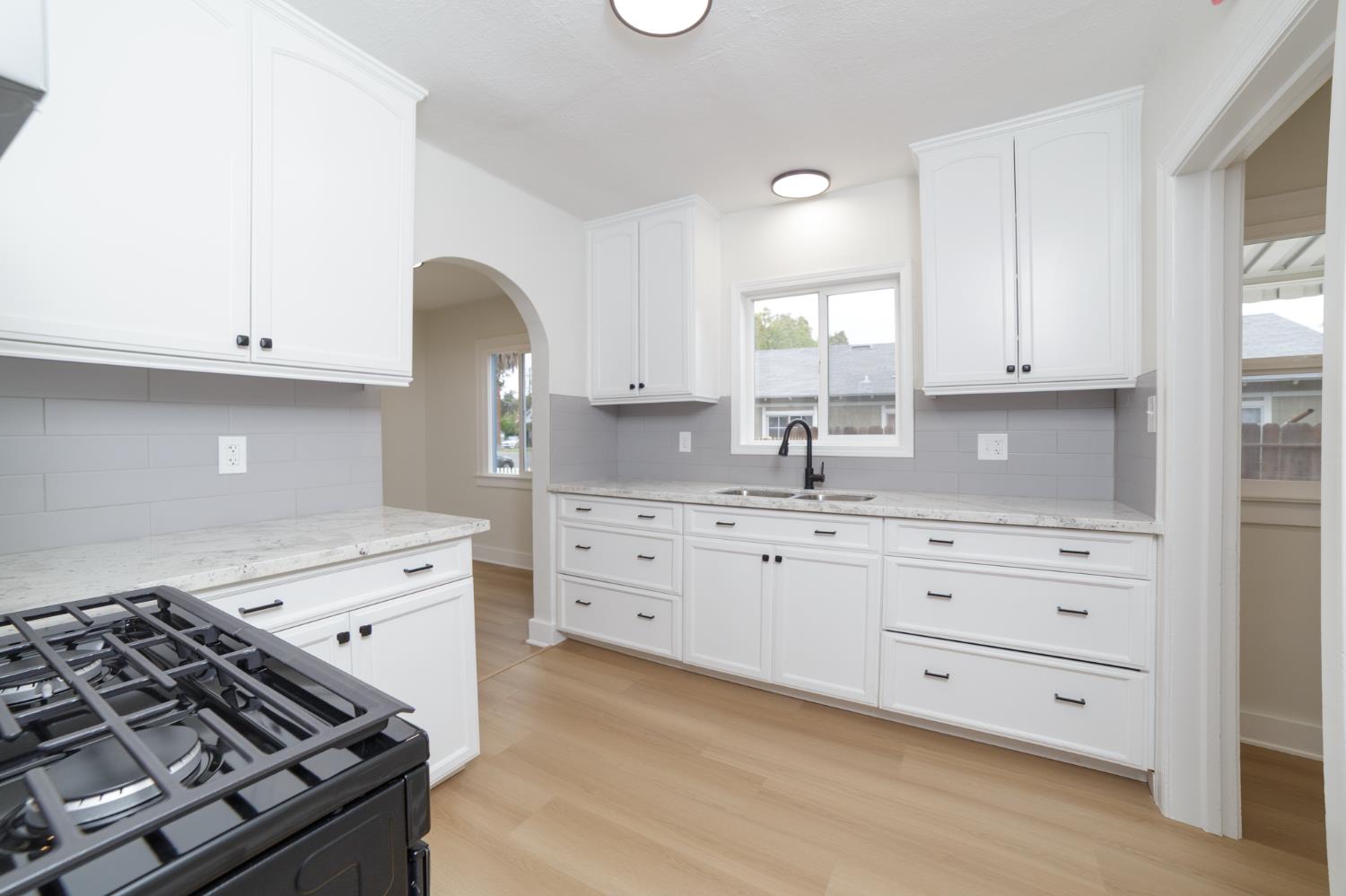 4242 E Illinois Ave, Fresno, CA 93702