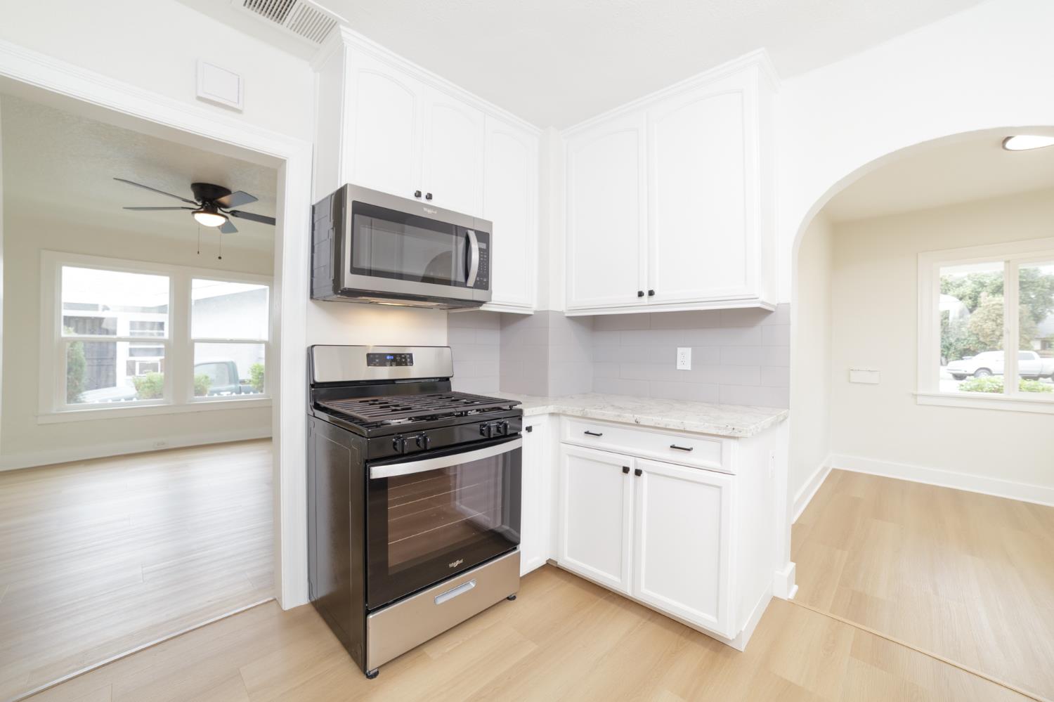 4242 E Illinois Ave, Fresno, CA 93702