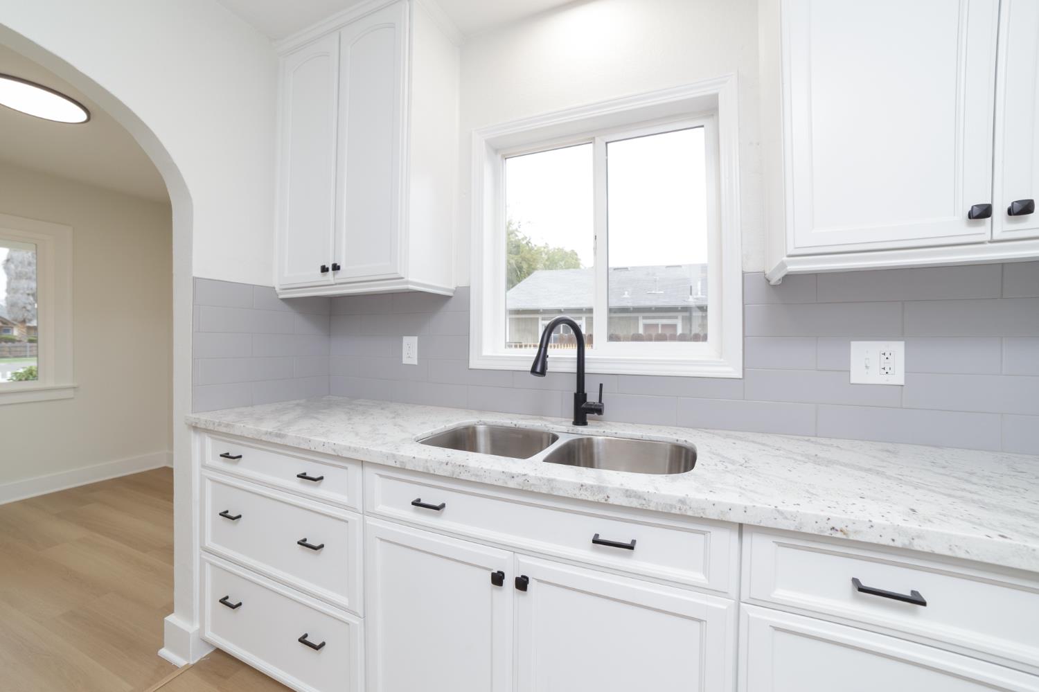 4242 E Illinois Ave, Fresno, CA 93702