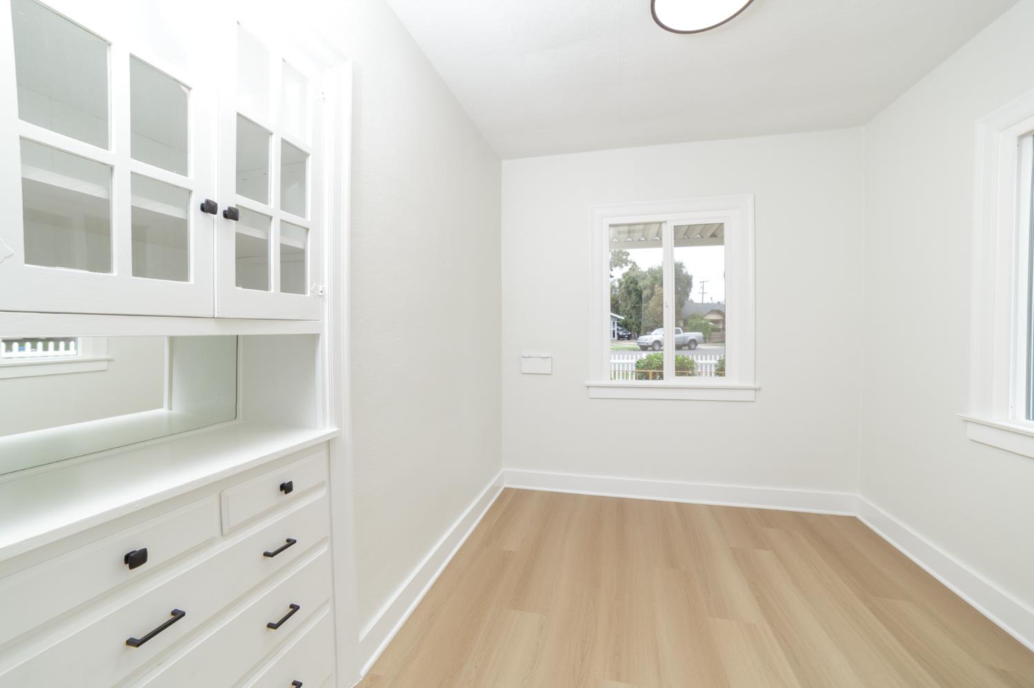 4242 E Illinois Ave, Fresno, CA 93702