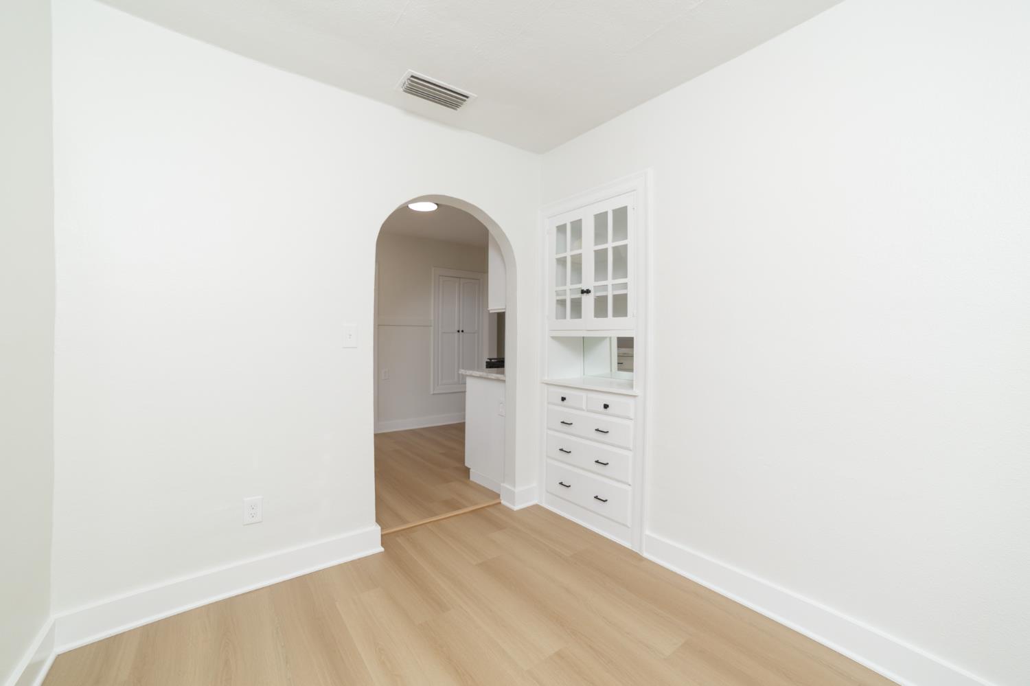 4242 E Illinois Ave, Fresno, CA 93702