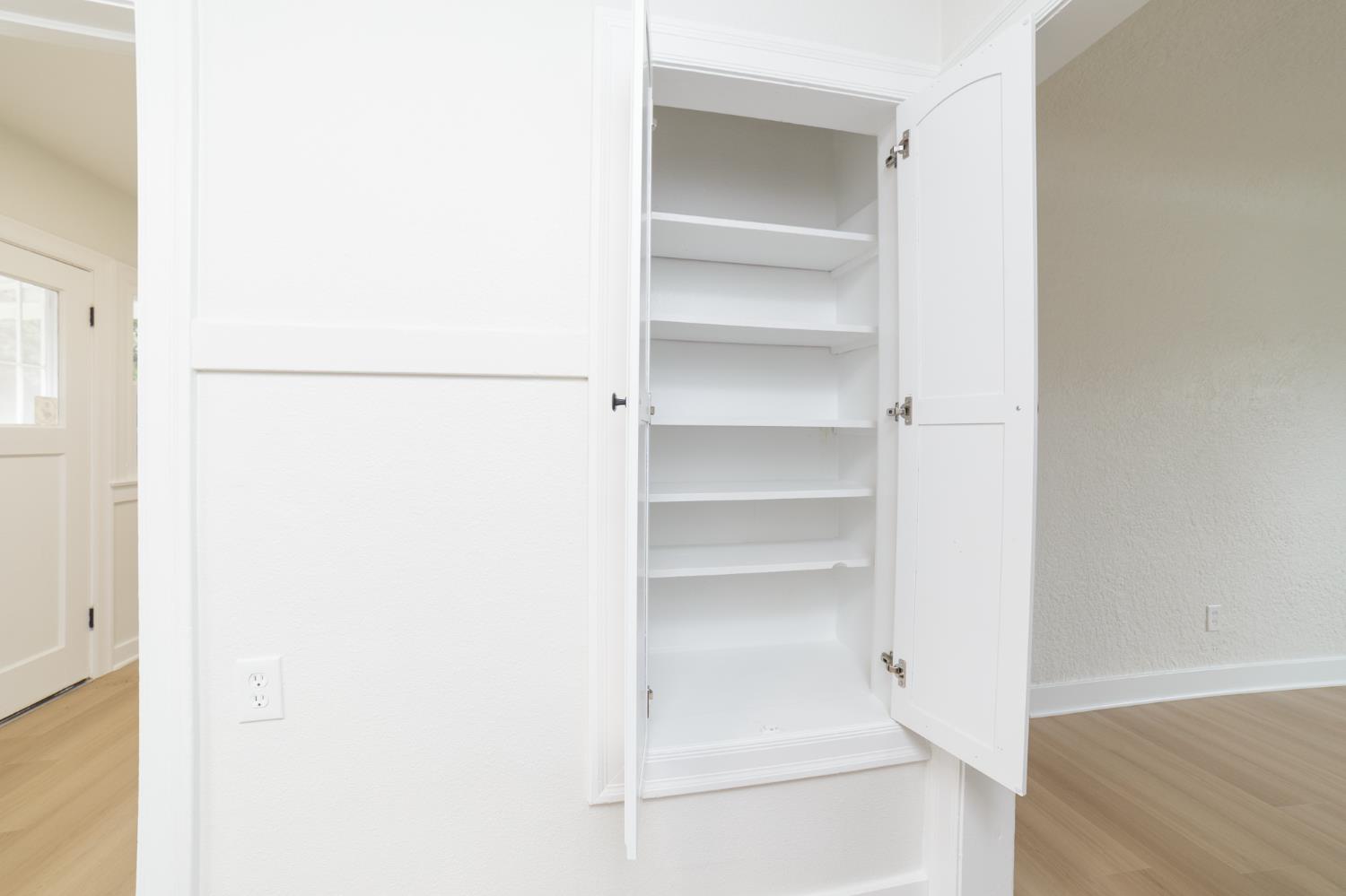 4242 E Illinois Ave, Fresno, CA 93702