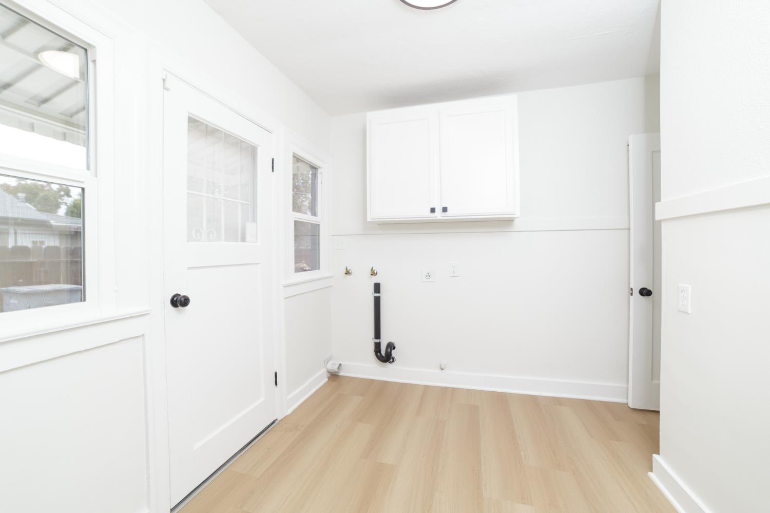 4242 E Illinois Ave, Fresno, CA 93702