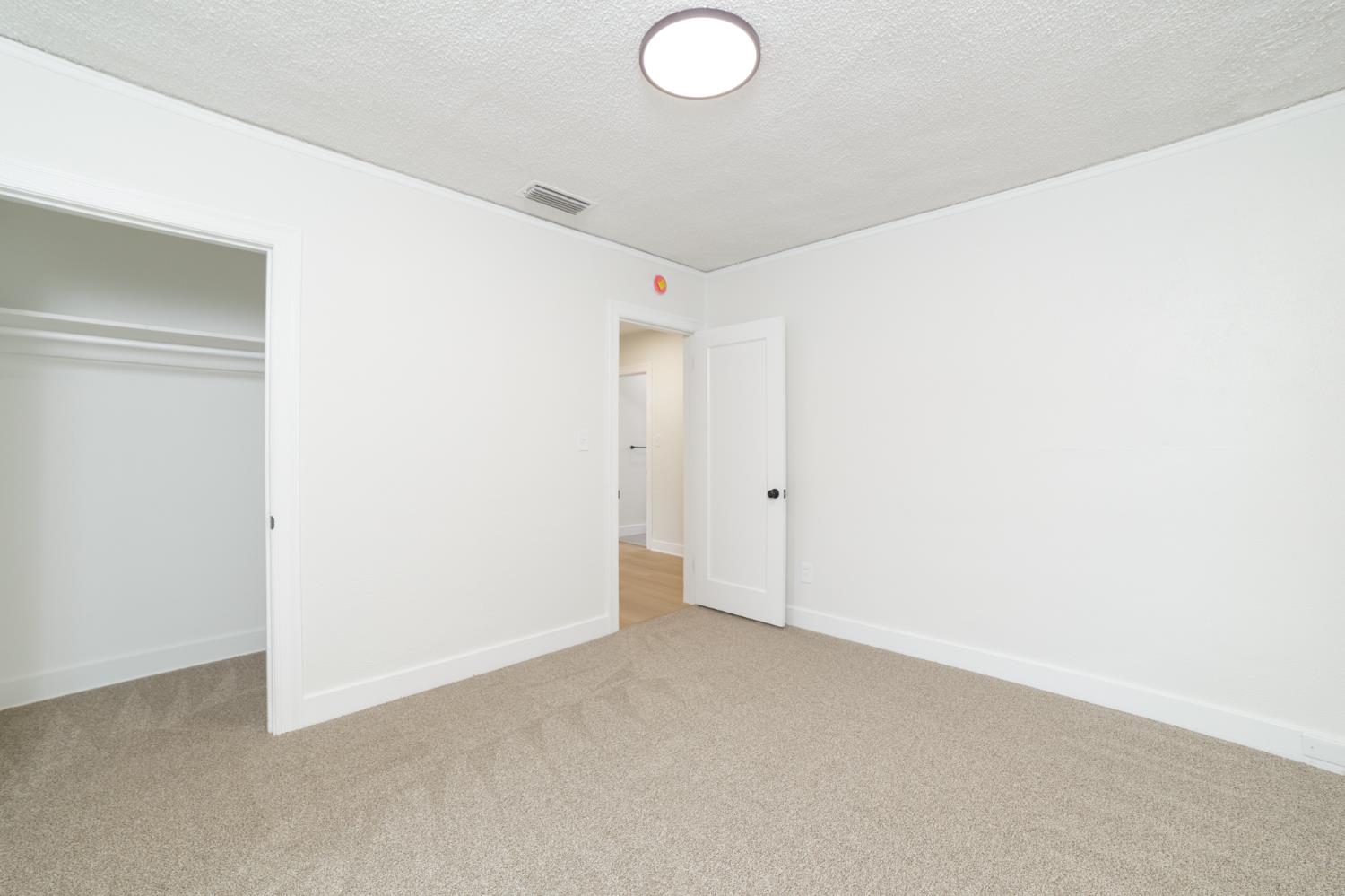 4242 E Illinois Ave, Fresno, CA 93702