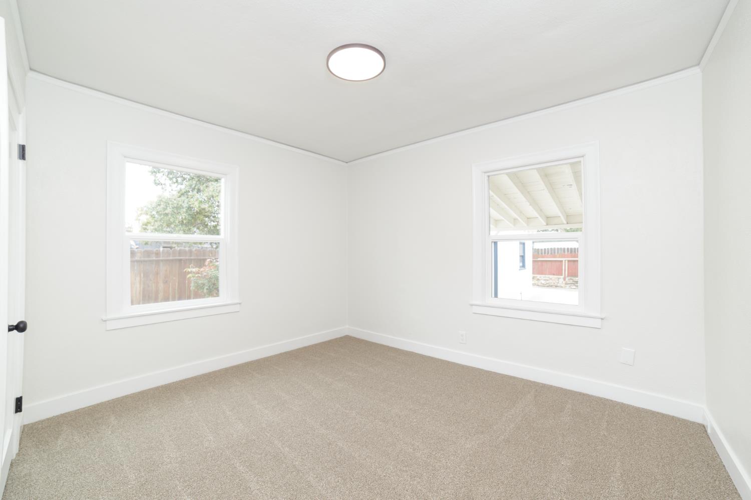 4242 E Illinois Ave, Fresno, CA 93702