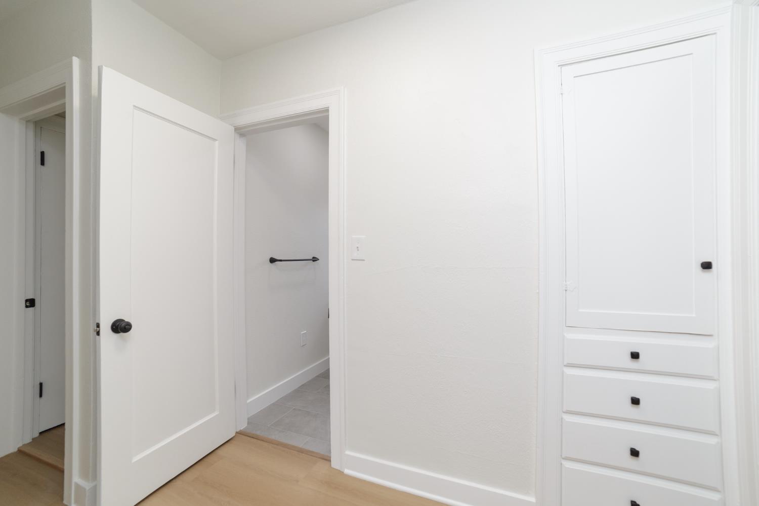 4242 E Illinois Ave, Fresno, CA 93702