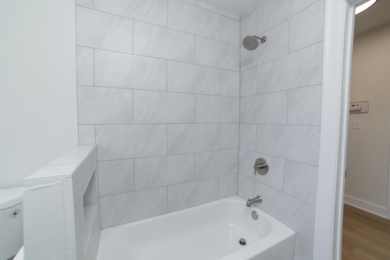 4242 E Illinois Ave, Fresno, CA 93702