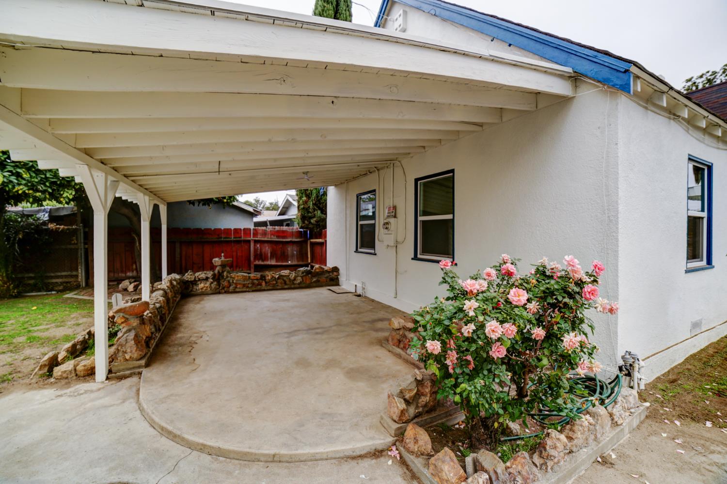 4242 E Illinois Ave, Fresno, CA 93702