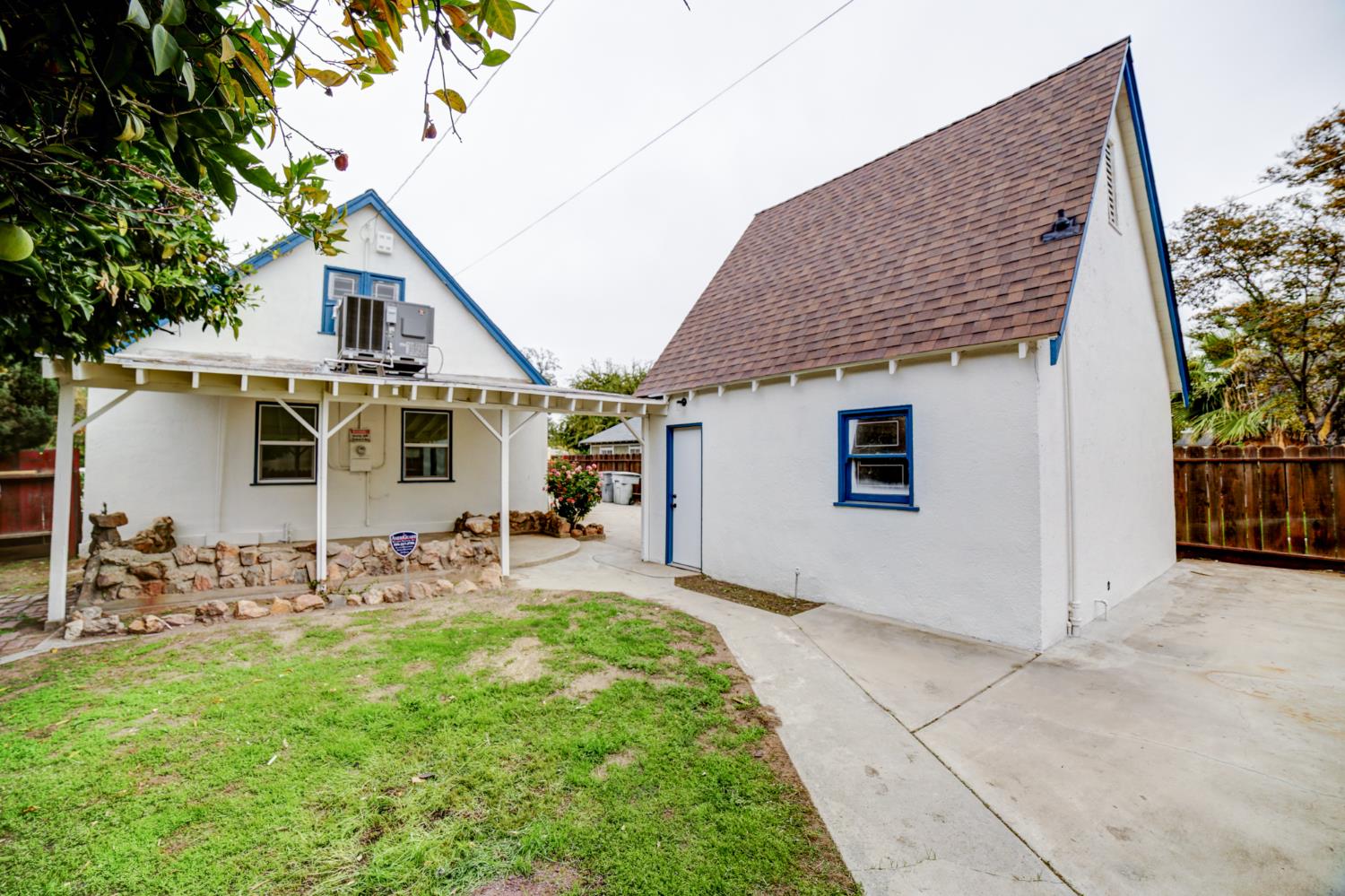 4242 E Illinois Ave, Fresno, CA 93702