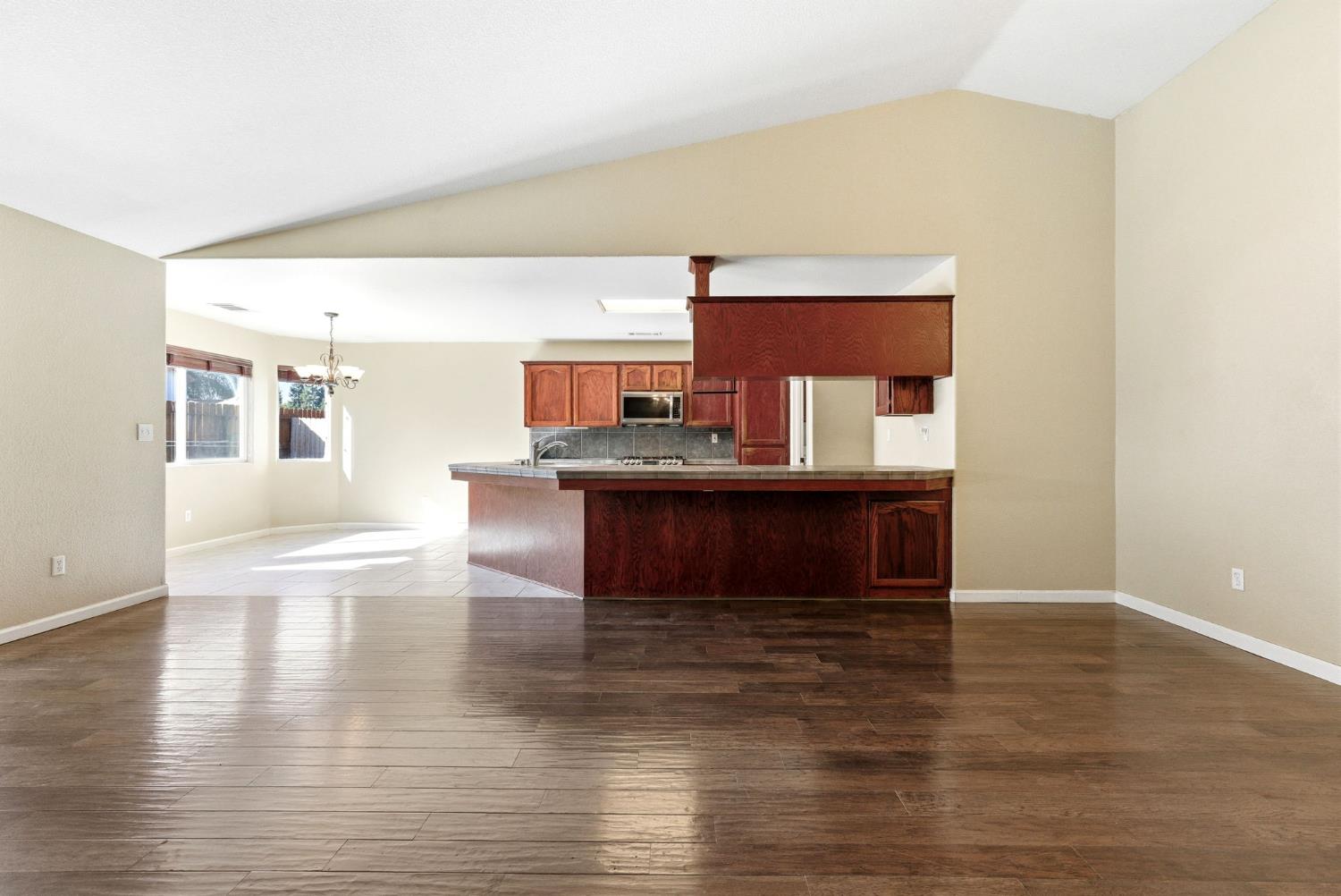 2431 S Cedar St, Visalia, CA 93292