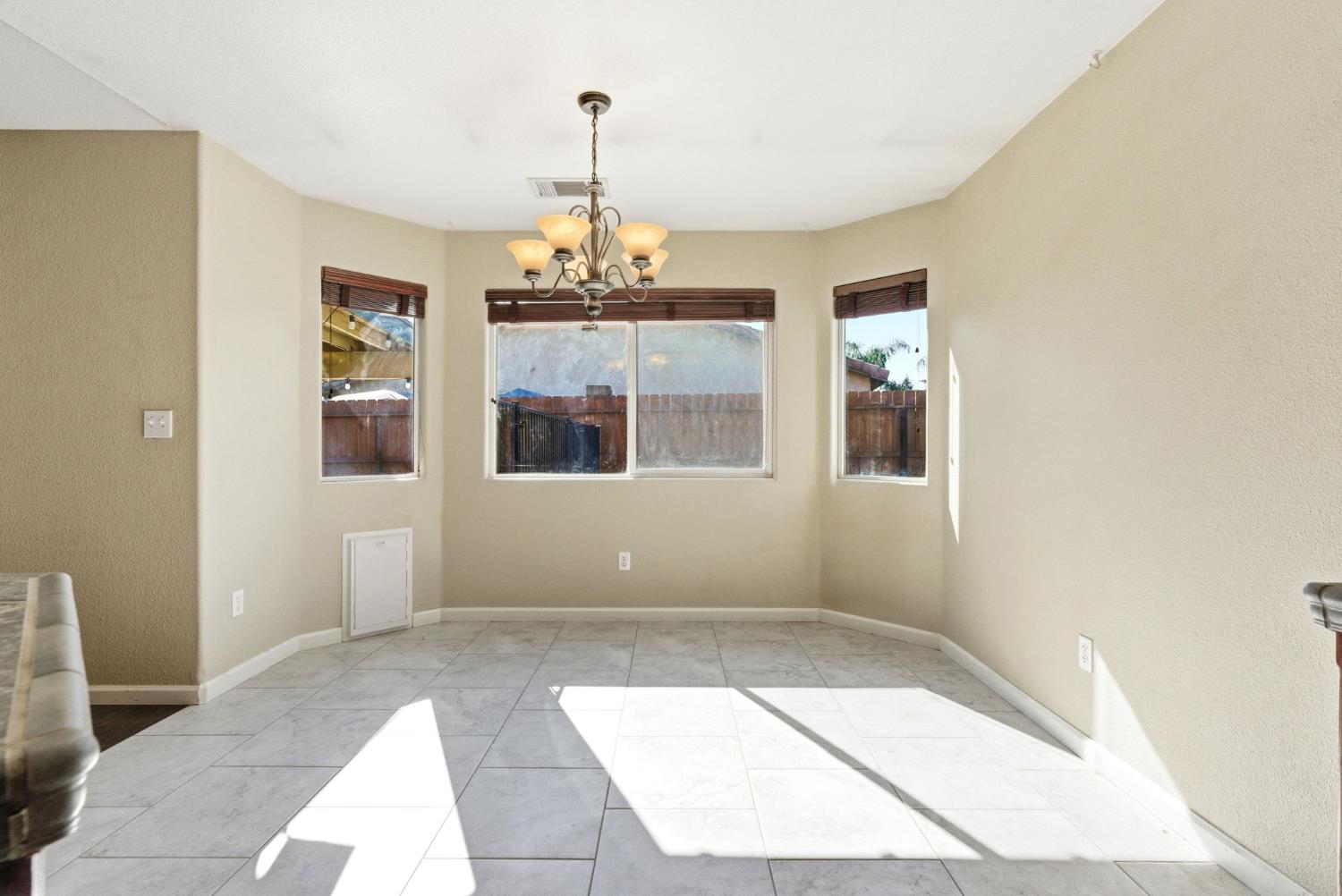 2431 S Cedar St, Visalia, CA 93292