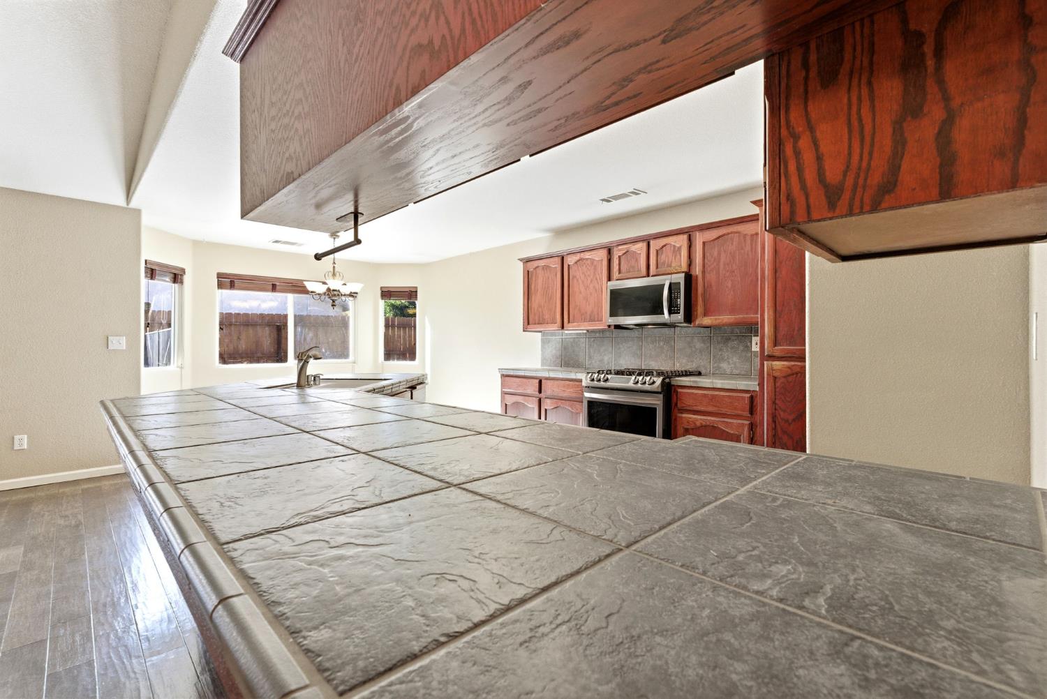 2431 S Cedar St, Visalia, CA 93292