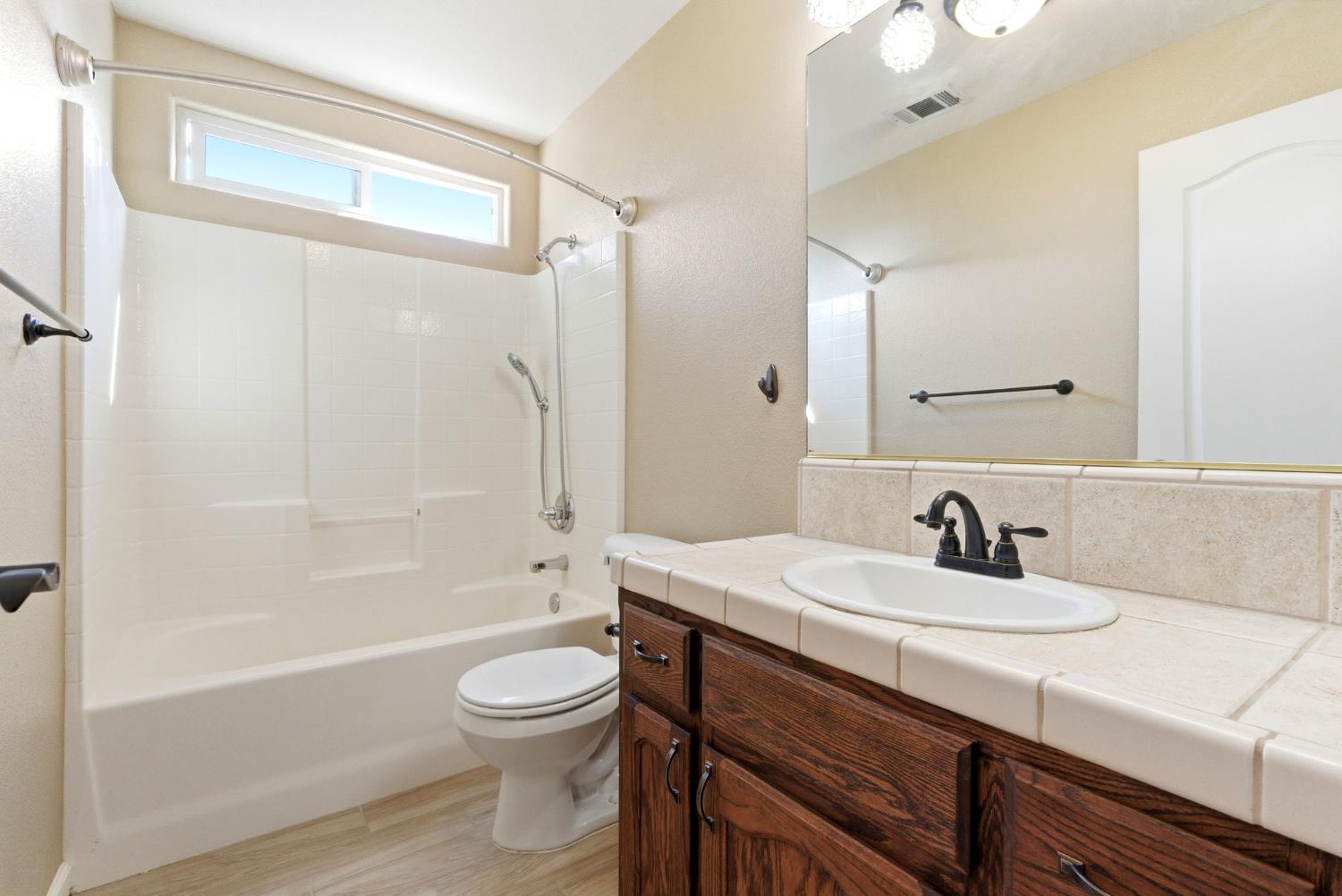 2431 S Cedar St, Visalia, CA 93292