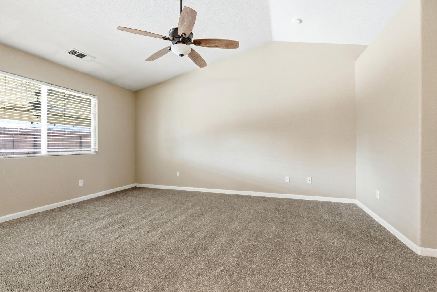 2431 S Cedar St, Visalia, CA 93292