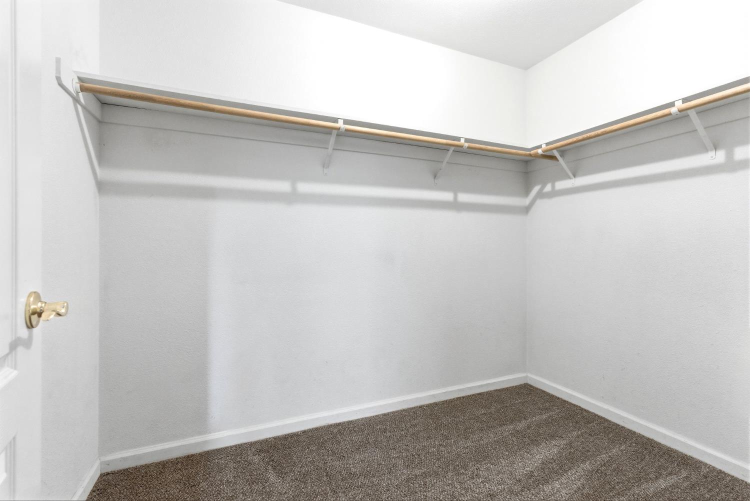 2431 S Cedar St, Visalia, CA 93292