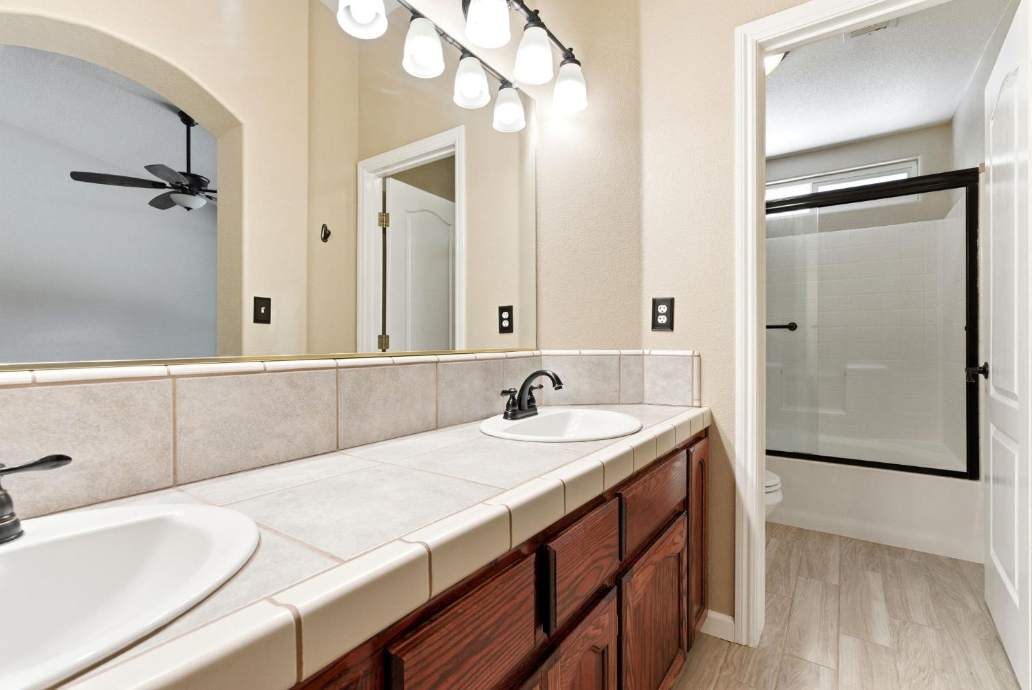 2431 S Cedar St, Visalia, CA 93292